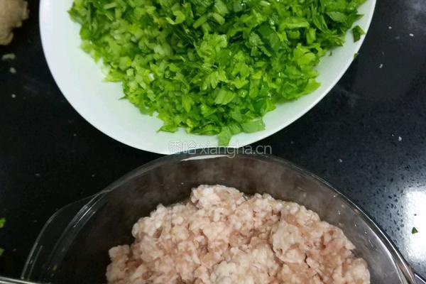芹菜饺子的做法图解1