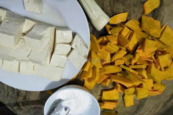 南瓜豆腐汤的做法图解2