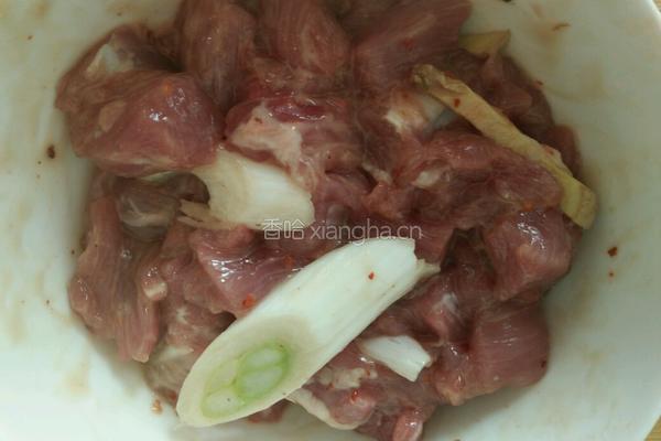 牙签肉的做法图解1