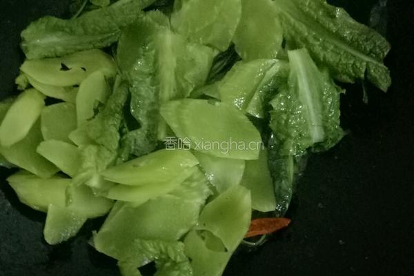 蒜蓉炒莴笋的做法图解2