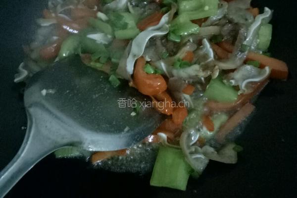 辣椒炒猪耳的做法图解7
