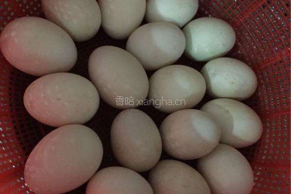 秘制咸鸭蛋的做法图解1