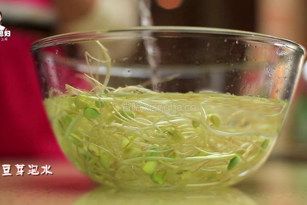 韩式辣白菜豆芽汤的做法图解1
