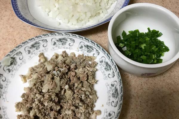 剔骨肉萝卜粥的做法图解2