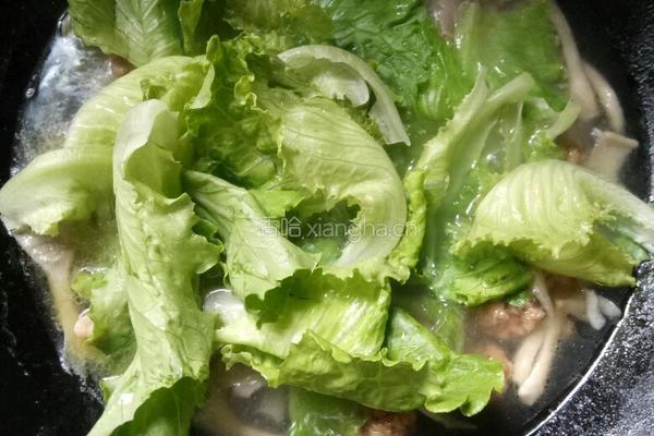 平菇酥肉汤的做法图解5