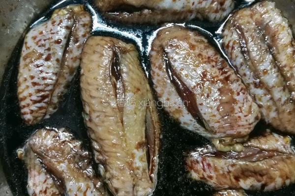 电饭锅焖鸡翅（懒人必备）的做法图解1