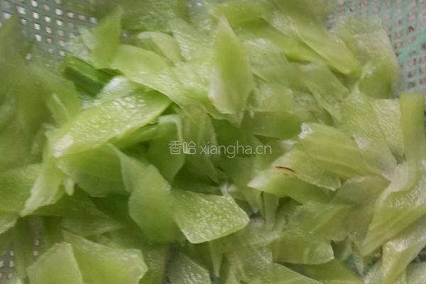 素炒莴笋的做法图解2