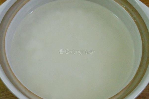 皮蛋瘦肉粥的做法图解1