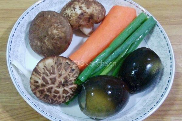 皮蛋瘦肉粥的做法图解2