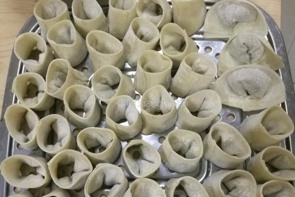 香菜馄饨的做法图解1