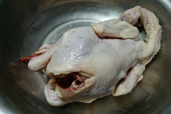 电饭煲盐焗鸡的做法图解1