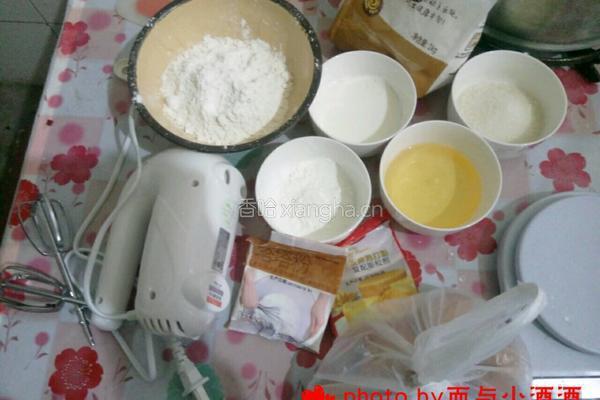 戚风蛋糕的做法图解2