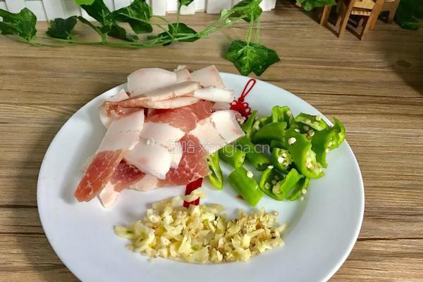 五花肉炒扁豆的做法图解3