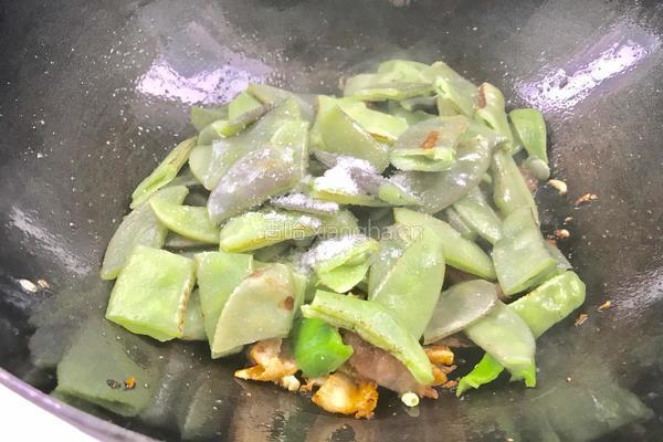 五花肉炒扁豆的做法图解13