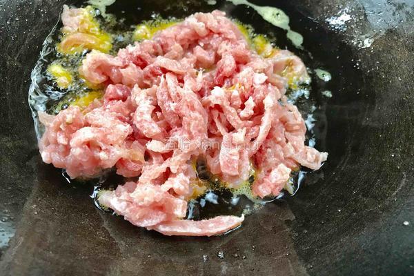 白菜梗子芹菜炒肉丝的做法图解11