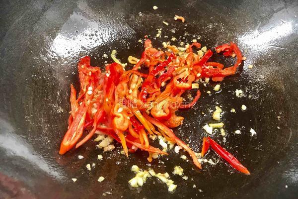 白菜梗子芹菜炒肉丝的做法图解14
