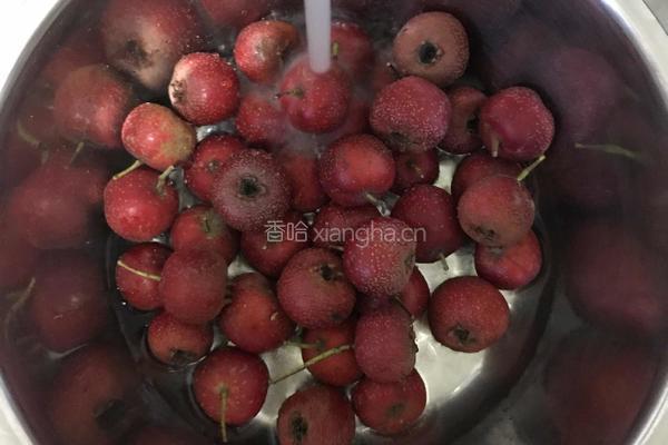 山楂糖水，山楂罐头的做法图解1