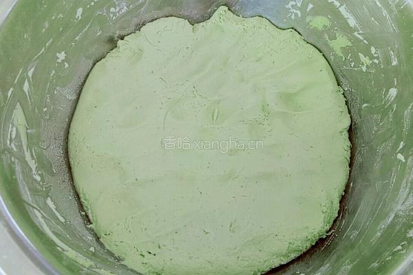 豆沙菠菜糯米饼的做法图解2