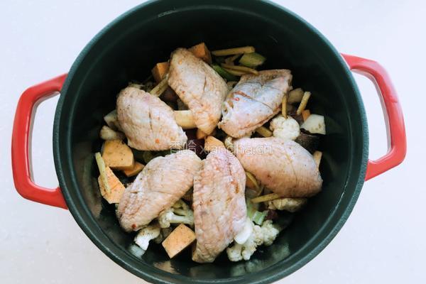 杂菜炖鸡翅的做法图解5