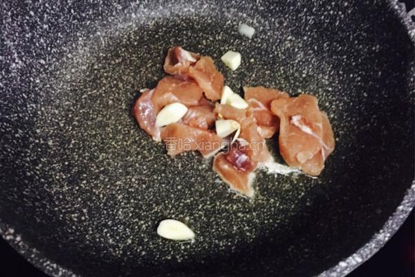 白菜猪肉炖粉条的做法图解3