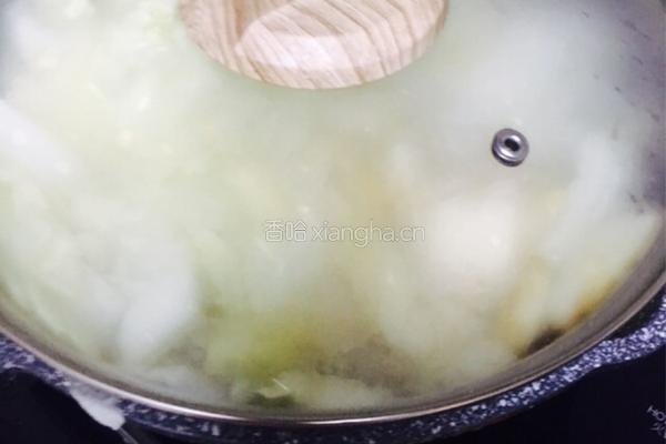 白菜猪肉炖粉条的做法图解6
