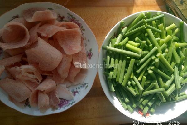 蒜台炒肉的做法图解1