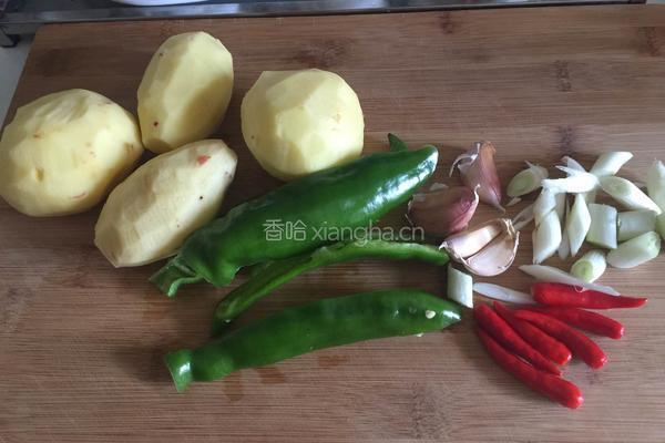 青椒土豆丝的做法图解1