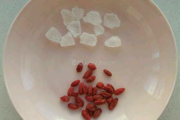 冰糖雪梨银耳胡萝卜汤的做法图解4