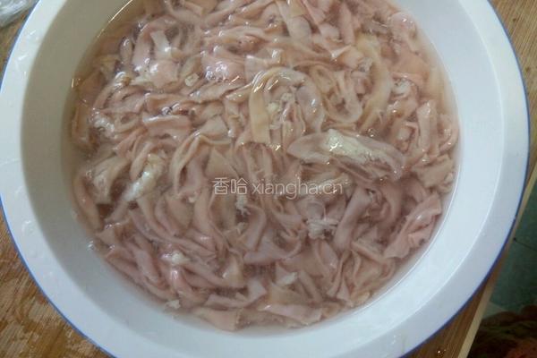 双椒鸭肠的做法图解2