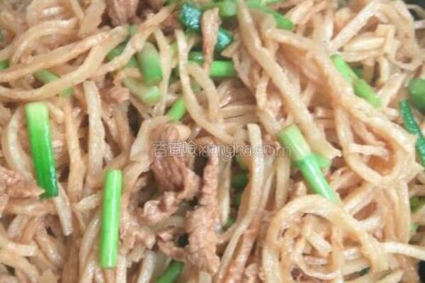 蒜苔肉丝炒饼的做法图解7