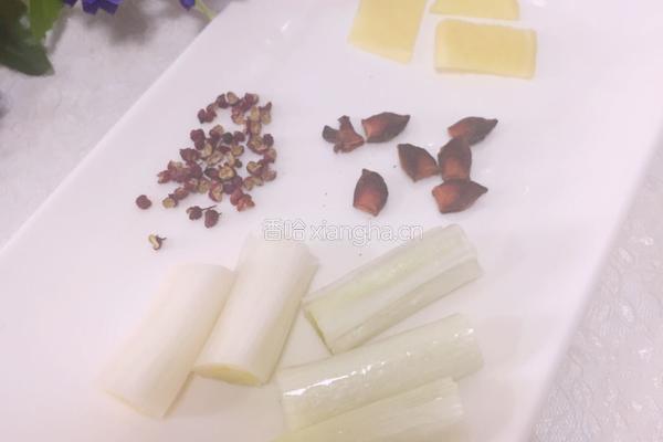 酸菜炖大骨头的做法图解4