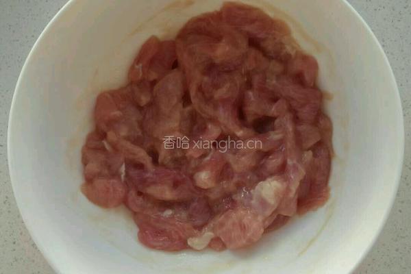 蒜苗炒肉的做法图解2