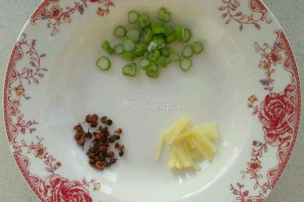 蒜苗炒肉的做法图解3