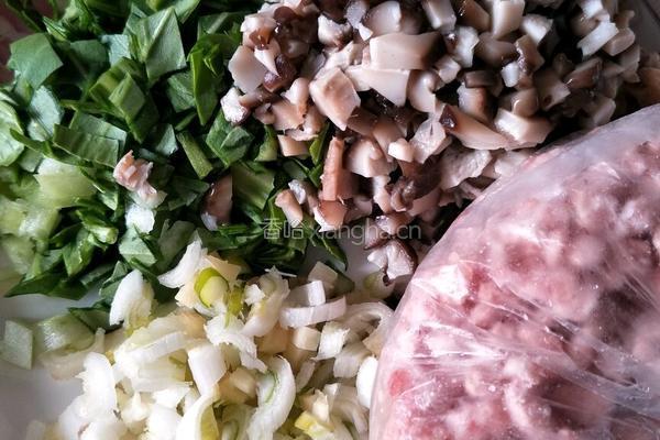 油菜香菇肉末小炒（2岁以上宝宝营养菜）的做法图解1