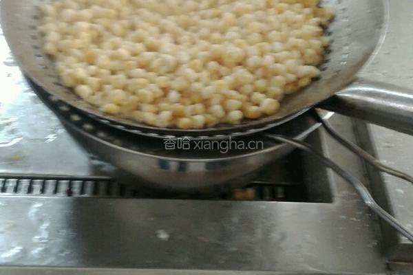 椒香蛋黄炒玉米的做法图解4