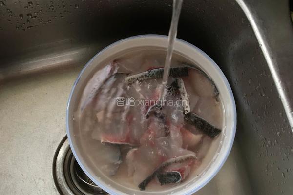 家常酸菜鱼的做法图解3