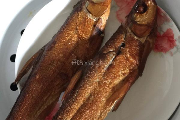 手撕翘嘴鱼的做法图解2