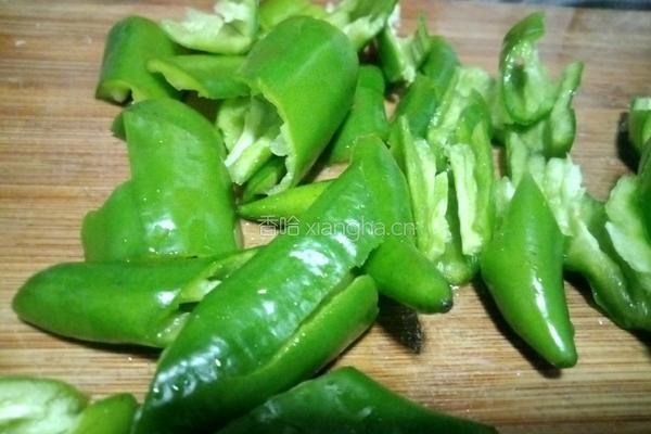 尖椒炒牛肉的做法图解2
