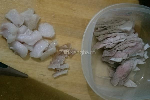 蒜叶炒肉的做法图解2