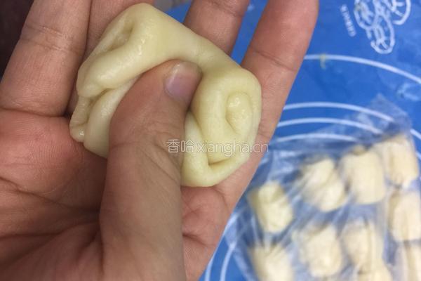 蛋黄酥的做法图解11
