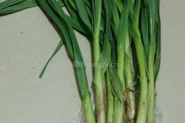 香干鸡蛋炒蒜苗的做法图解1