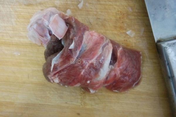 牛肉菠菜汤的做法图解2
