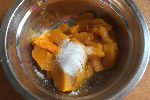 酥皮南瓜心的做法图解3