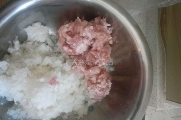 白萝卜猪肉饺子的做法图解4