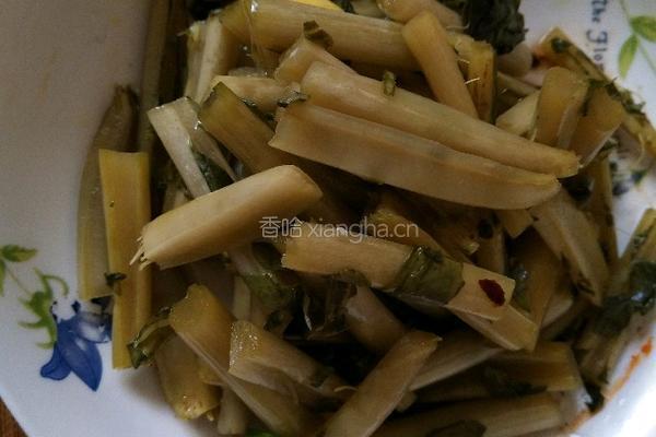 萝卜梗炒火腿肠的做法图解1