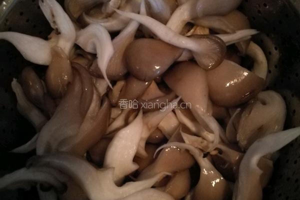 清炒平菇的做法图解1