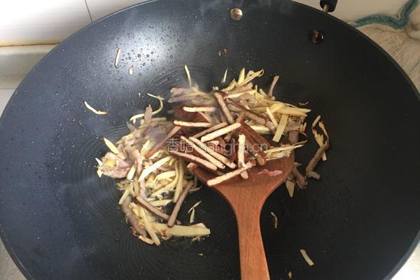 雪菜肉丝汤年糕的做法图解7