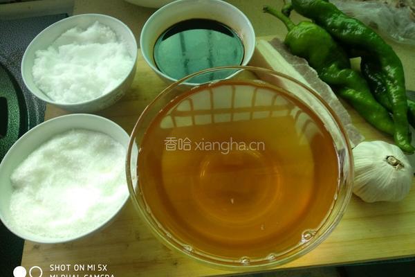 螺丝椒炒五花肉的做法图解1