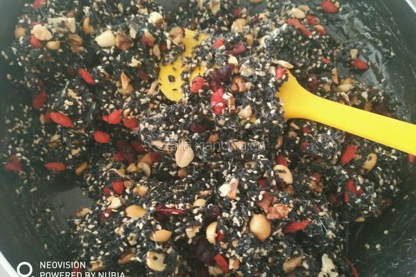 黑芝麻核桃花生糖的做法图解6