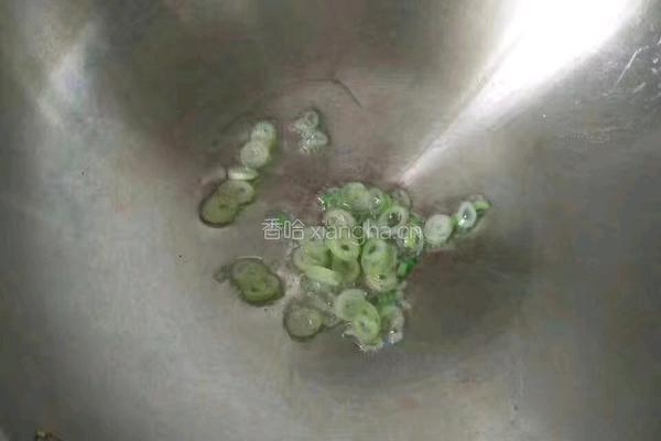 尖椒炒蛋定姐鸡蛋干的做法图解3